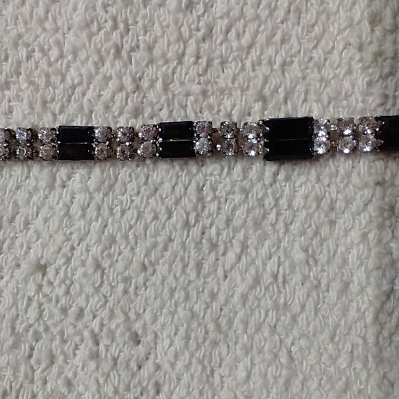 Rhinestone and black silvertone bracelet - Picture 7 of 8